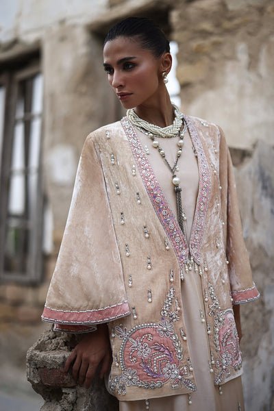  Top 10 Luxury Clothing Brands in Pakistan | waow.pk
