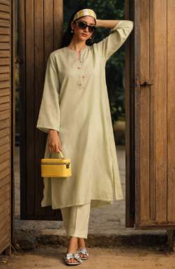  Why Sana Safinaz Lawn is So Popular in Pakistan