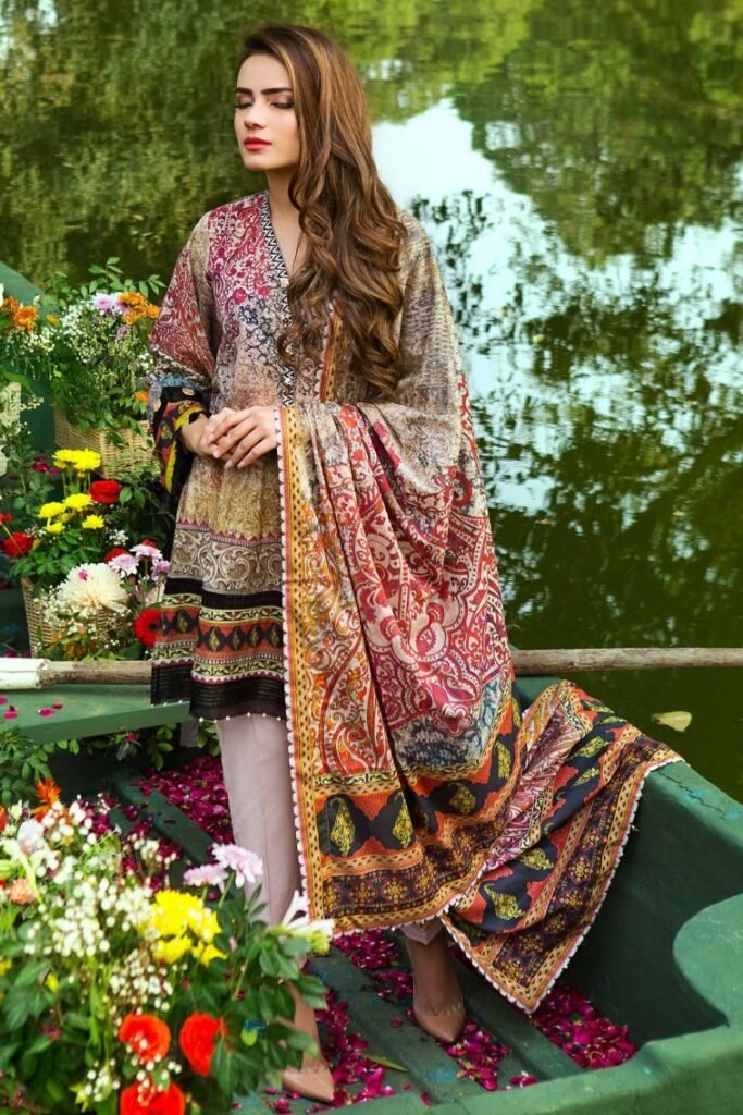 How to Style a 3-Piece Lawn Suit for Casual & Party Wear in Pakistan