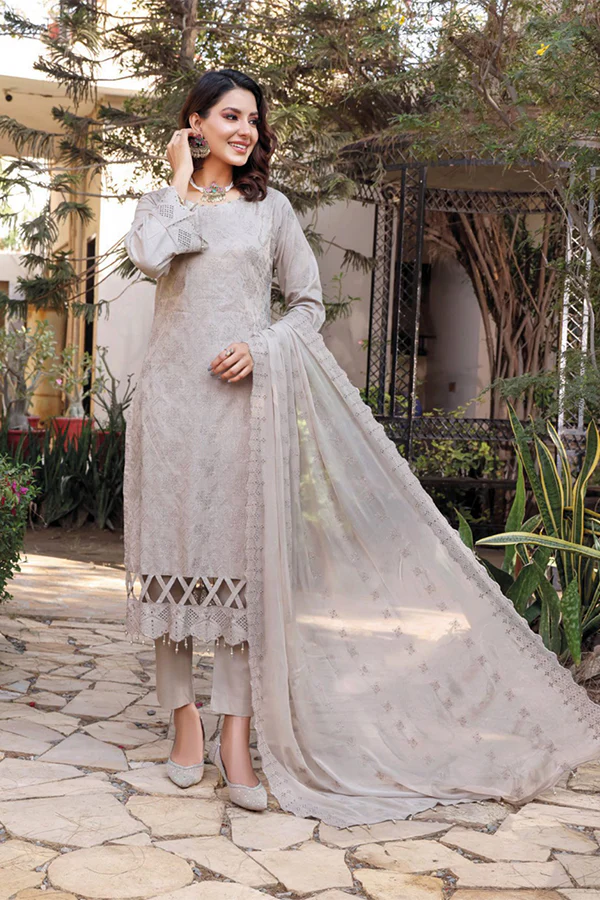 Bareeze Luxury Lawn: Is It Worth the Price?