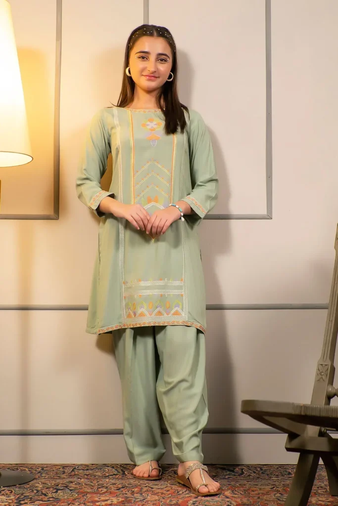 5 Ways to Style a Simple Shalwar Kameez in 2026