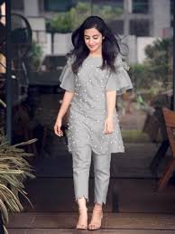 How to Style Pakistani Lawn Dresses for Office Wear: Tips & Tricks